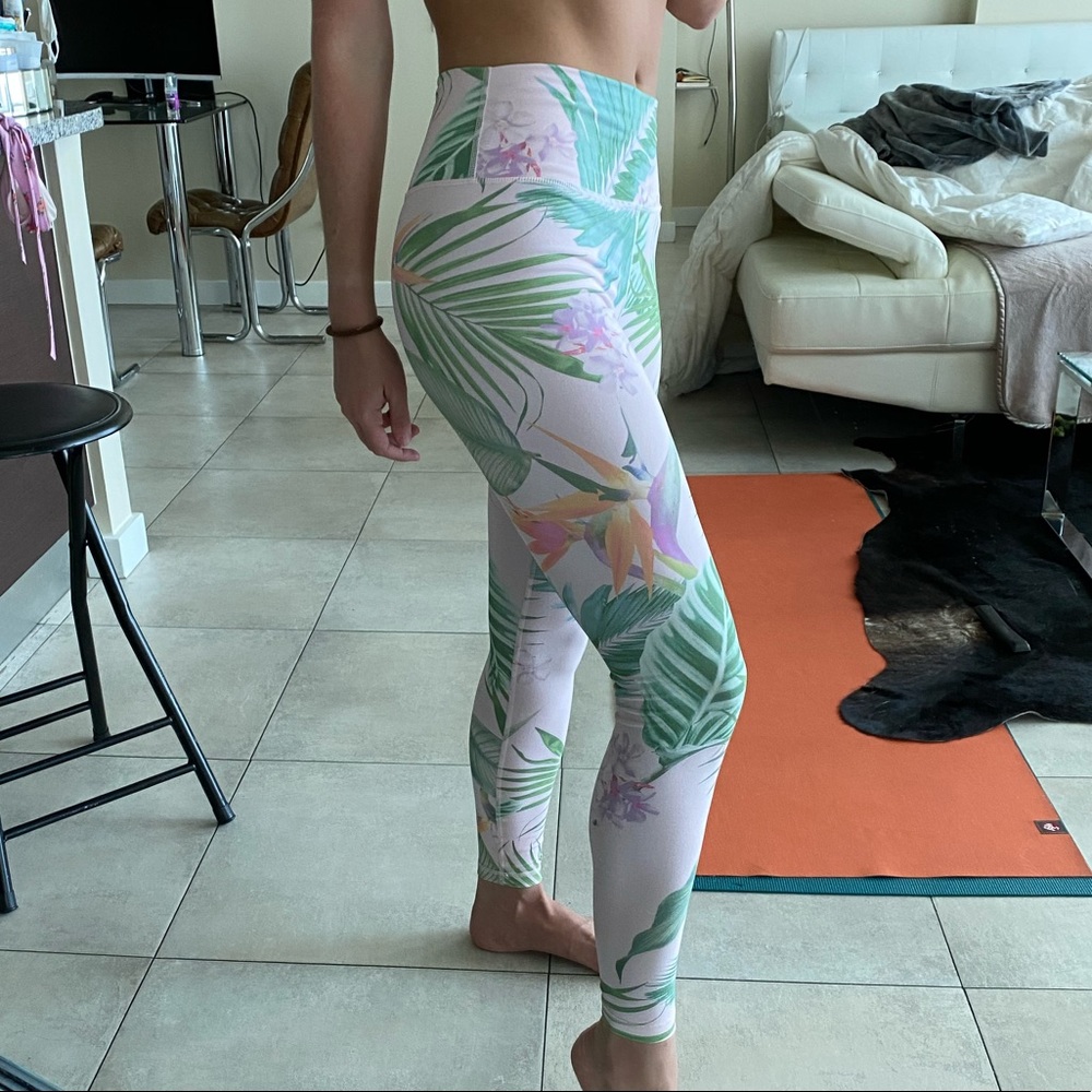 Like new spiritual gangster xs tropical legging